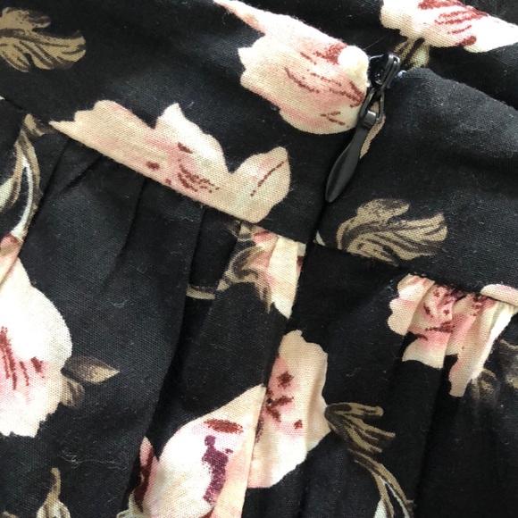 Floral Romper - Picture 4 of 4